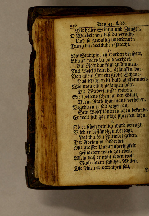 Ausbund, das ist: etliche schöne christliche lieder, wie sie in dem Gefängnüs zu Bassau in dem Schloss on den Schweitzer-Brüdern, und von andern rechtgläubigen Christen hin und her gedichtet worden page 242